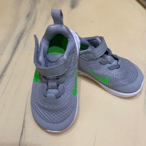 Nike sneakers , size 5T